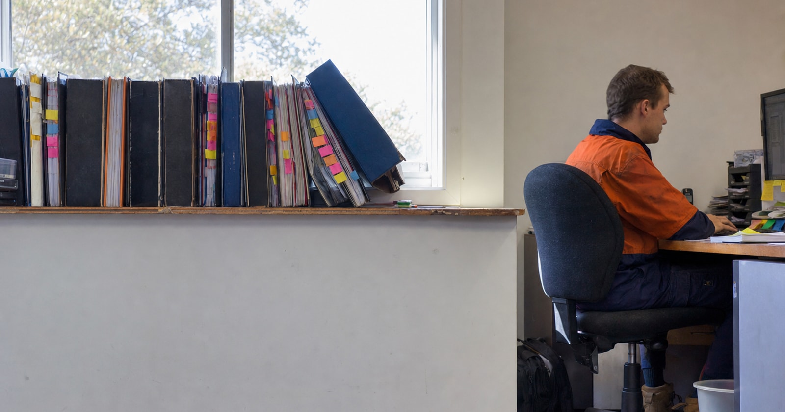 When Tribal Knowledge Stops Scaling: A Field Service Owner's Guide to Outgrowing Founder Memory